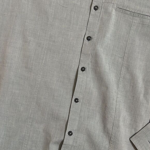 💕Men’s button up dress shirt💕 - Picture 4 of 5